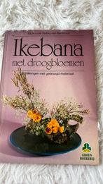Ikebana met droogbloemen - IE Knook, Ophalen of Verzenden, Zo goed als nieuw