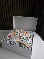 RUIM 2,2 kilo postzegels, schoenendoos vol!, Postzegels en Munten, Ophalen of Verzenden, Nederland en Buitenland
