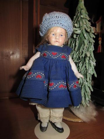 ANTIEK POPJE POPPENHUIS SPEELGOED verzenden mogelijk beschikbaar voor biedingen