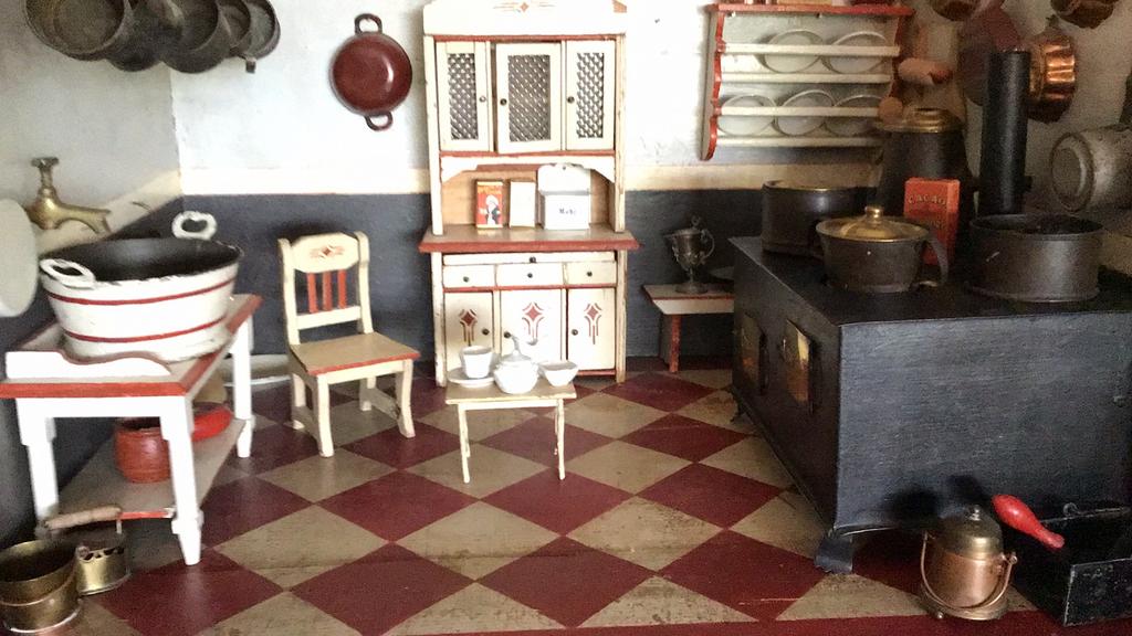 Te koop mooie antieke poppenkeuken, Ophalen of Verzenden