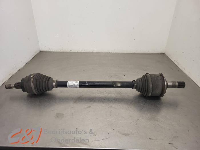 Aandrijfas links-achter van een Mercedes Vito, Auto-onderdelen, Remmen en Aandrijving, Mercedes-Benz, Gebruikt, 3 maanden garantie