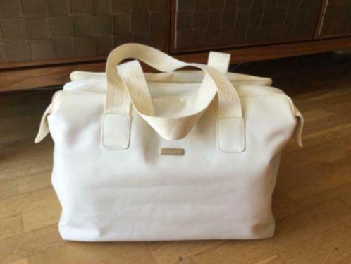 Burberry draagtas schoudertas fitness tas sporttas shopper, Sieraden, Tassen en Uiterlijk, Tassen | Damestassen, Zo goed als nieuw