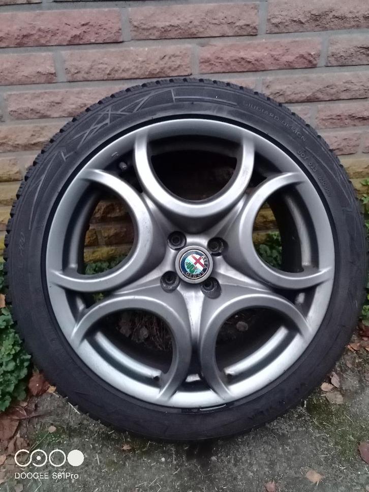 Alfa Romeo Mito Velgen met Vredestein Winterbanden, Auto-onderdelen, Banden en Velgen, Banden en Velgen, Winterbanden, 17 inch