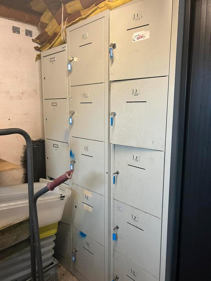 3 rijen stalen kluisjes / locker-kasten, stevig, Huis en Inrichting, Kasten | Lockerkasten, Gebruikt, Ophalen