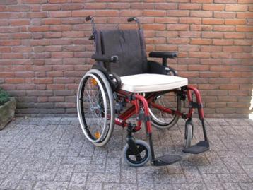 Quickie rolstoel 53cmbreed Met massieve banden en stokhouder beschikbaar voor biedingen
