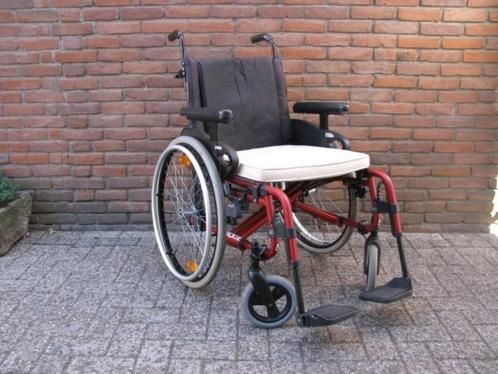 Quickie rolstoel 53cmbreed Met massieve banden en stokhouder, Diversen, Rolstoelen, Zo goed als nieuw, Duwrolstoel, Inklapbaar
