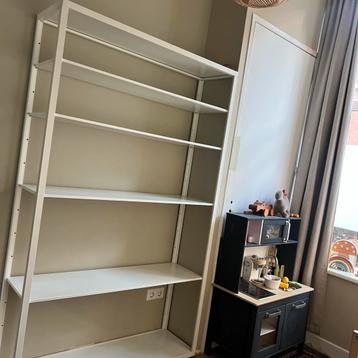 Witte open kast met planken / plasta Ikea