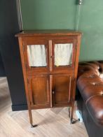 Antieke Kast met Stoffen gordijntjes, Antiek en Kunst, Antiek | Meubels | Kasten, Ophalen