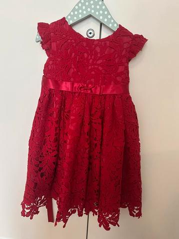 Prachtige rode feesf jurk t4 beschikbaar voor biedingen