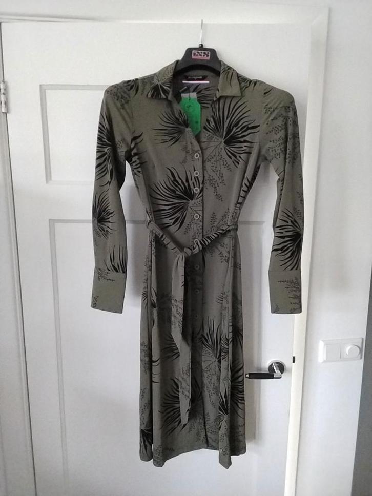 Nieuwe travelstof jurk- Maat s, Kleding | Dames, Jurken, Nieuw, Maat 36 (S), Groen, Knielengte, Ophalen of Verzenden
