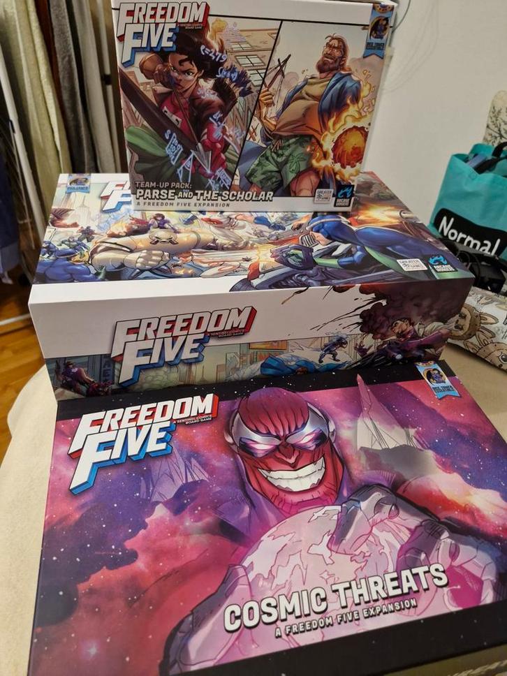 Freedom Five Bordspel + Uitbreidingen, Hobby en Vrije tijd, Gezelschapsspellen | Bordspellen, Zo goed als nieuw, Een of twee spelers