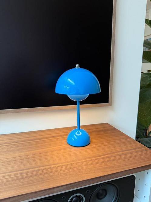 Nieuwe blauwe flowerpot staande lamp, draadloos en dimbaar, Huis en Inrichting, Lampen | Tafellampen, Nieuw, 75 cm of meer, Ophalen of Verzenden