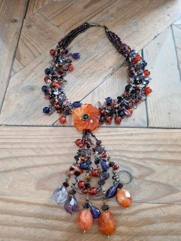 Natuurstenen ketting. beschikbaar voor biedingen