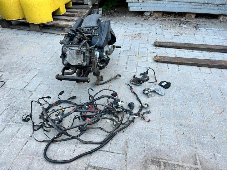 Piaggio 4T 4V Quattro motorblok compleet lang carter 4takt, Fietsen en Brommers, Brommeronderdelen | Algemeen, Gebruikt, Blok