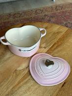 Le Creuset Hartvormige Braadpan 20 cm – Shell Pink, Huis en Inrichting, Ophalen of Verzenden, Zo goed als nieuw, Gietijzer, Koekenpan of Braadpan