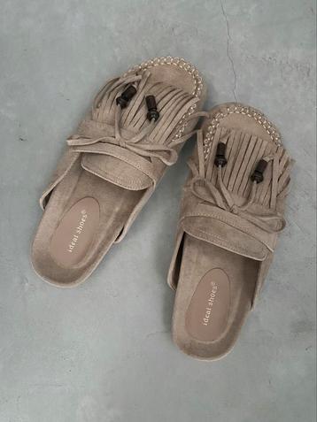 Moccy fringe loafers beige beschikbaar voor biedingen