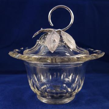 Kristallen Dekselpotje met Zilveren Greep beschikbaar voor biedingen