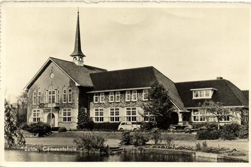 Eelde, Gemeentehuis - 1956 gelopen, Verzamelen, Ansichtkaarten | Nederland, Gelopen, Utrecht, 1940 tot 1960, Ophalen of Verzenden