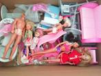 vintage barbie poppen met meubels, kleding en meer, Verzenden, Gebruikt, Barbie