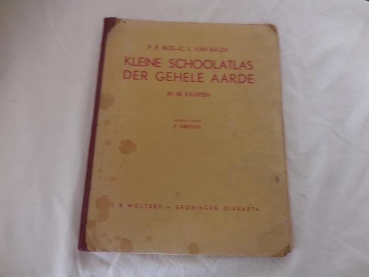 Kleine Schoolatlas der Gehele Aarde (1952) - P.Bos, Boeken, Atlassen en Landkaarten, Gelezen, Bosatlas, Wereld, 1800 tot 2000