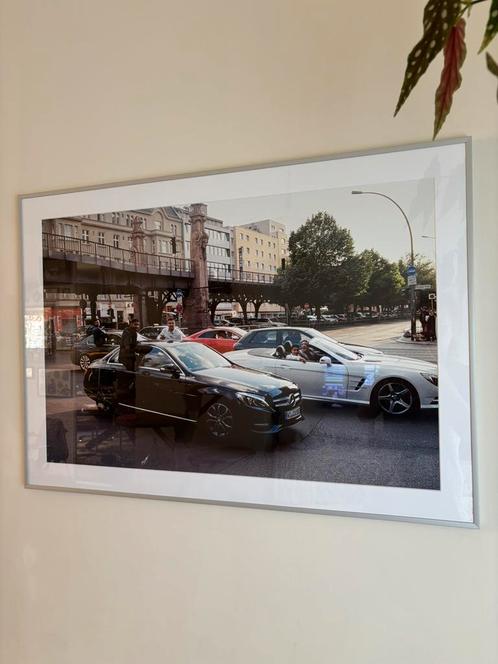 Grote ingelijste urban foto – Mercedessen in Berlijn, Huis en Inrichting, Woonaccessoires | Schilderijen, Tekeningen en Foto's
