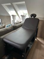 Massage tafel met houten onderstel en twee laden, Sport en Fitness, Massagetafel, Gebruikt, Ophalen