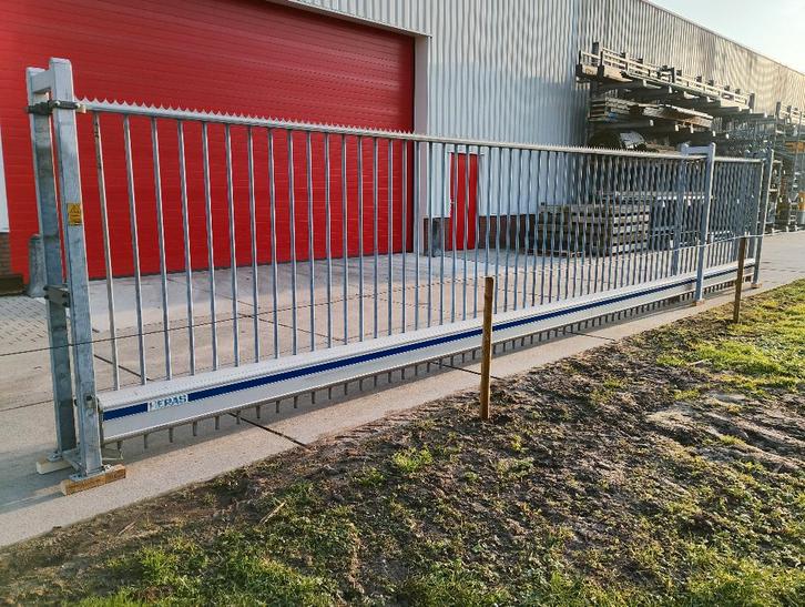 Vrijdragende Aluminium Schuifpoort 800x200, Tuin en Terras, Tuinhekken en Hekwerk, Gebruikt, Spijlenhekwerk, Aluminium, Met poort