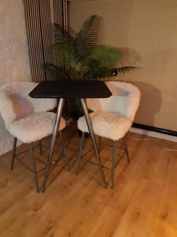 bartafel inclusief  2 bont stoelen merk PTMD beschikbaar voor biedingen