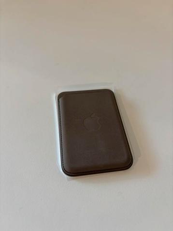 Apple FineWoven Wallet MagSafe met Zoek-mijn functie, Taupe beschikbaar voor biedingen