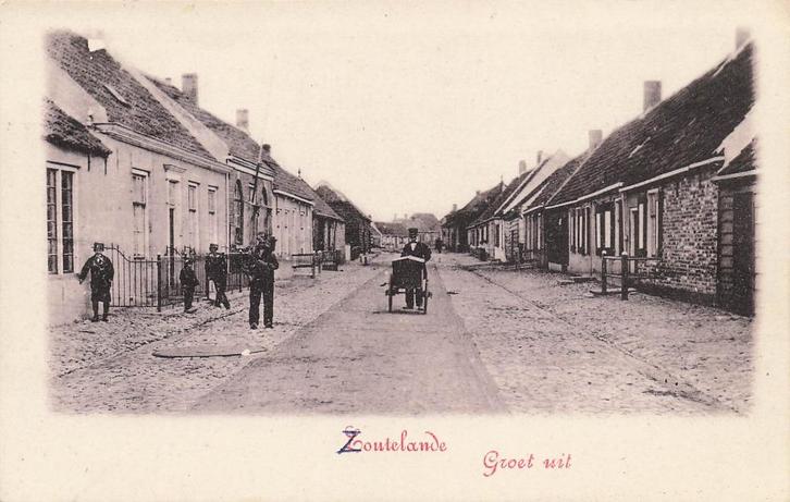 AZ314 Zoutelande Zeeland straatgezicht met volk begin 1900, Verzamelen, Ansichtkaarten | Nederland, Ongelopen, Zeeland, Voor 1920