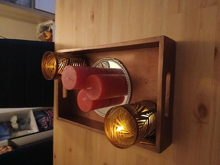 Mooie goudkleurige dienblad met assessoren, Huis en Inrichting, Lampen | Tafellampen, Zo goed als nieuw, Minder dan 50 cm, Kunststof