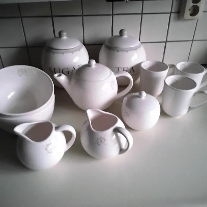 Riverdale servies, Huis en Inrichting, Keuken | Servies, Zo goed als nieuw, Overige typen, Overige stijlen, Ophalen of Verzenden