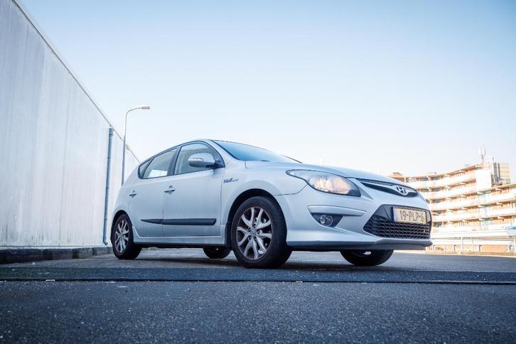 Hyundai i30 1.6 I Cvvt 5DR 2011 Grijs LAGE KM STAND!!!, Auto's, Hyundai, Particulier, i30, Airconditioning, Centrale vergrendeling