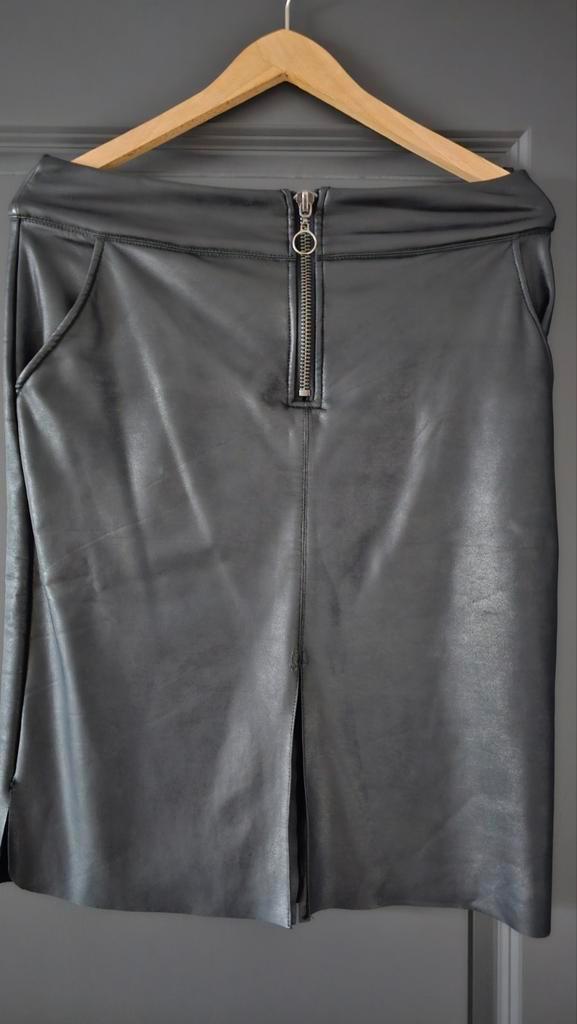 Zwarte EsQualo rok pu leer - Maat 36, Kleding | Dames, Rokken, Gedragen, Maat 36 (S), Zwart, Boven de knie, Ophalen of Verzenden