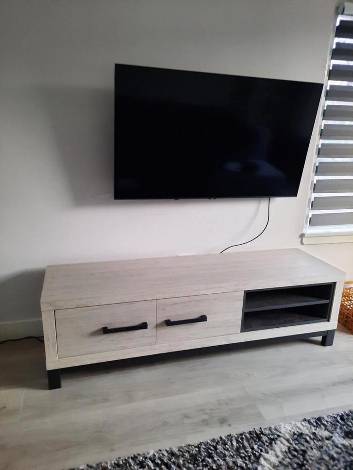 Tv meubel, Huis en Inrichting, Kasten | Televisiemeubels, Zo goed als nieuw, Minder dan 100 cm, 25 tot 50 cm, Ophalen