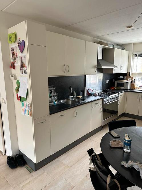 Gratis keuken L vorm, Huis en Inrichting, Keuken | Keukenelementen, Gebruikt, 200 cm of meer, 200 cm of meer, 50 tot 75 cm, Wit
