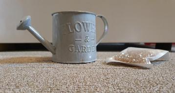 Gietertje en kralen om foto 2 mee te maken beschikbaar voor biedingen