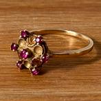 Antieke 14 Karaat Geelgouden Entourage Ring met Robijn Kroon, Ophalen of Verzenden, Zo goed als nieuw, Met edelsteen, Dame