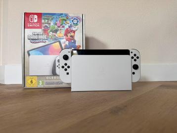 Nintendo switch oled met accesoires beschikbaar voor biedingen