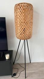 Rotan Vloerkamp van Kwantum!, Huis en Inrichting, Lampen | Vloerlampen, Ophalen, Zo goed als nieuw, Hout, 100 tot 150 cm