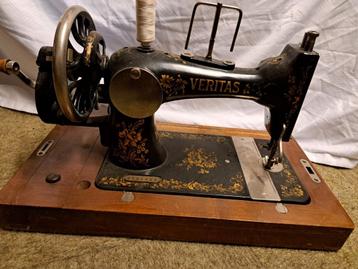 Oude naaimachine, merk Veritas. beschikbaar voor biedingen