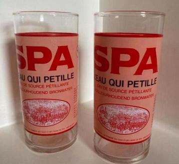 2 Spa glazen. L’ eau qui petille-Het water dat bruist-H.13,5 beschikbaar voor biedingen