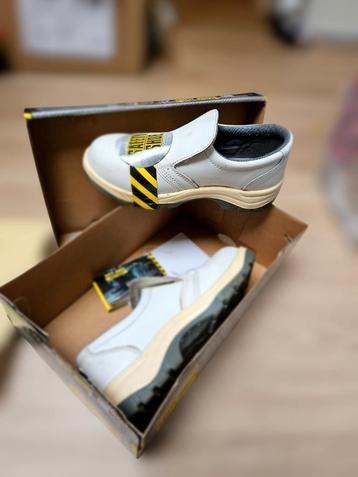 Unisex safety jogger nieuw in doos maat 37/maat38 beschikbaar voor biedingen