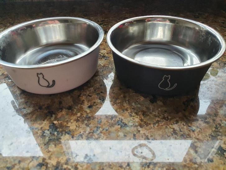 Voerbakjes zwart wit met schattige kattenprint, Dieren en Toebehoren, Kattenvoerbakken en Drinkbakken, Zo goed als nieuw, Ophalen