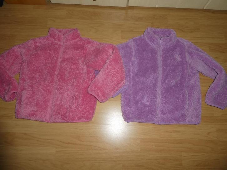 2x Uniqlo superzacht vest maat 9-10 jaar/ maat 134-140, Kinderen en Baby's, Kinderkleding | Maat 134, Gebruikt, Meisje, Trui of Vest