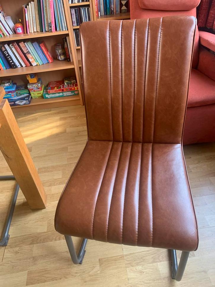 Stoffeerder gezocht voor stoel(en), Huis en Inrichting, Stoelen, Gebruikt, Eén, Hout, Bruin, Ophalen of Verzenden