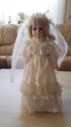 Porceinen bruidjes pop Speelt 'Here comes the bride', Verzamelen, Poppen, Ophalen of Verzenden, Pop