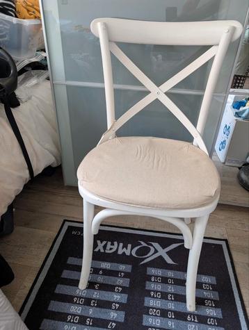 4 stoelen beschikbaar voor biedingen