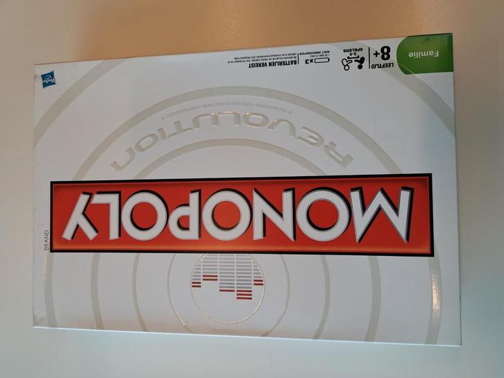 Monopoly revolution, Hobby en Vrije tijd, Gezelschapsspellen | Bordspellen, Zo goed als nieuw, Ophalen of Verzenden