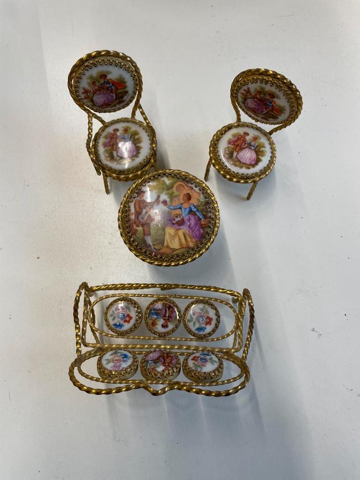 Miniatuur Porseleinen Meubelset Limoges, Antiek en Kunst, Antiek | Woonaccessoires, Ophalen of Verzenden